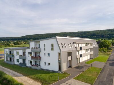 /assets/images/0/PI_Verschmelzung_von_Dach_und_Fassade_Wohnanalge_50plus_2021-06-01_1-b0z5pkqspf4wz5z.jpg