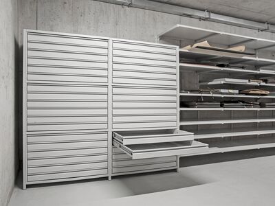 /assets/images/4/Schubladenregal_Kunstmuseum%20Solothurn_29_bear-sk59069rq2taqfv.jpg