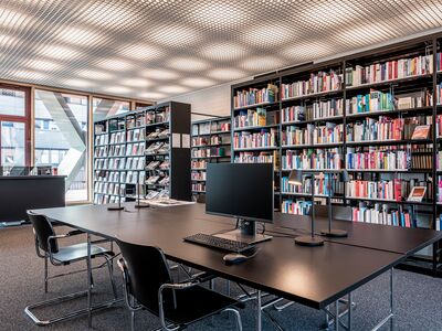 /assets/images/5/RosaLuxemburgBerlin_20210602-Zambelli-RLS-1537-HDR_bear-52097d3a.jpg