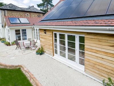 /assets/images/6/Rainclear_Grey%20White%20Petersfield_GreyWhite_PR002_2-feab422c.jpg