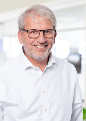 /assets/images/7/Bild_von-Langsdorff-Andreas_286x400px-6r9s4brt8bb01zv.jpg