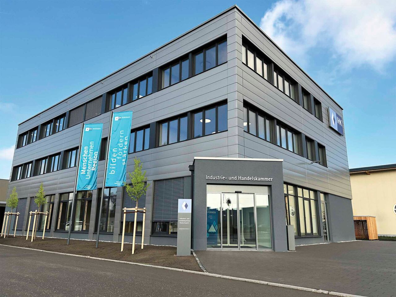 /assets/images/8/IHK_Landshut_01-9khn5q4maxv27yj.jpg