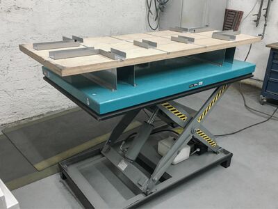 UNIVERSAL AND ERGONOMIC USABLE SANDING TABLE