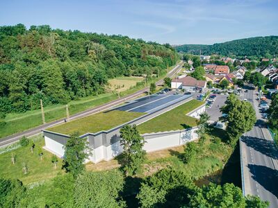 /assets/images/e/PI_Nachhaltige_Dacheindeckung_Aldi_Kirchentellinsfurt_2022-10-11-a6sfjqm3qd7jsgh.jpg