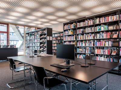 /assets/images/e/RosaLuxemburgBerlin_20210602-Zambelli-RLS-1537-HDR_bear-nb2gwmzj6nsht3v.jpg
