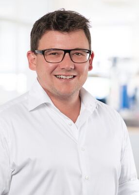 /assets/images/h/Bild_Schuetz-Christoph_286x400px-qd77zwtebgnpzdn.jpg