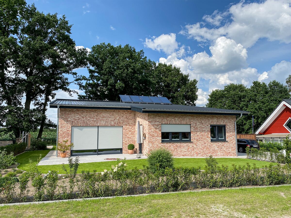 /assets/images/h/Einfamilienhaus-Sulingen_1-z9907eq2rkhcxpy.jpg
