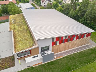 /assets/images/w/PI_Verschmelzung_von_Dach_und_Fassade_Wohnanalge_50plus_2021-06-01-7rqqyh57wkzdn7v.jpg