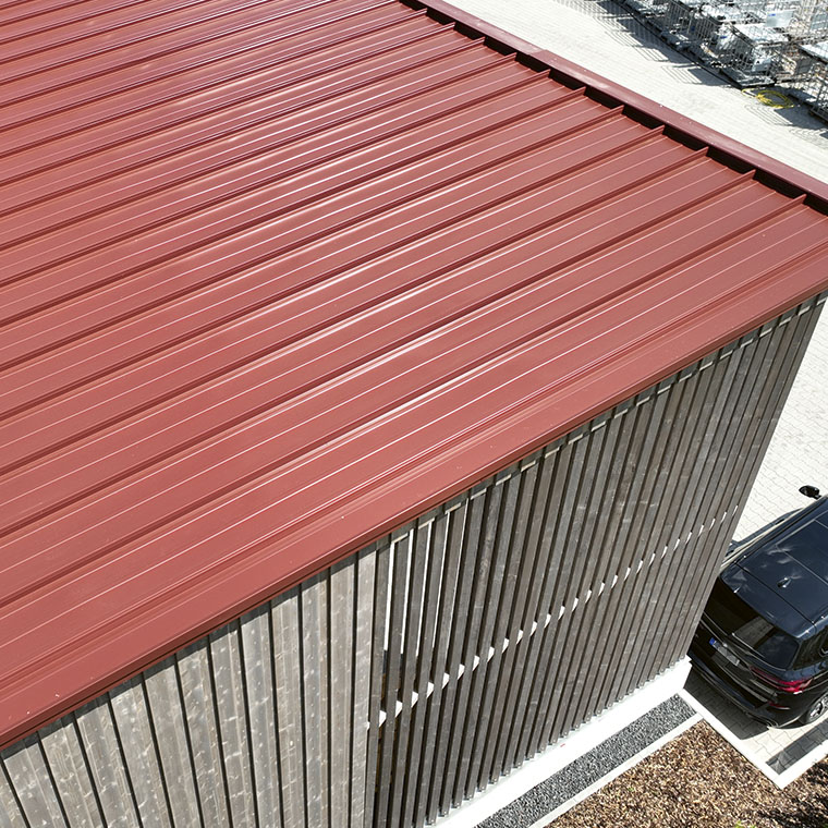 /files/dateien/bilder/Zambelli_Gebaeudehuelle/produkte-an-abschlusssysteme/RIB-ROOF-Ortgangabschluss.jpg